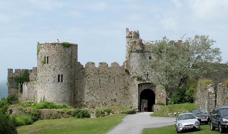 File:Manorbier Castle 2.jpg