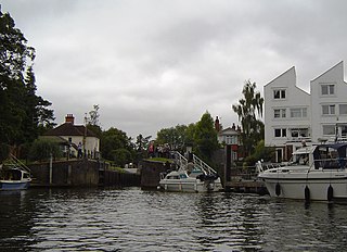 <span class="mw-page-title-main">Marlow Lock</span> Lock and weir on the River Thames in Buckinghamshire, England