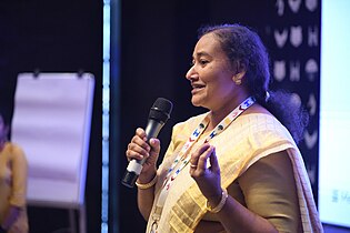 Meenakshi Nandhini addresses after receiving WikiCelebrate Felicitation