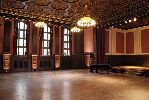 The initial recording sessions took place at Berlin's Hansa Studios in late 1990 in the Meistersaal, a former SS ballroom.