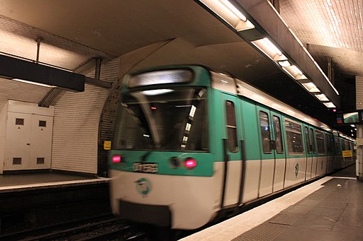 Metro Paris - Ligne 8 - Station Invalides - MF 77