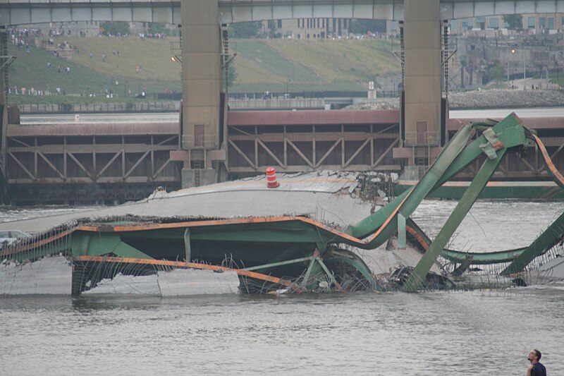 File:Minneapolis I-35W Bridge Collapse (Mississippi) (981402384).jpg