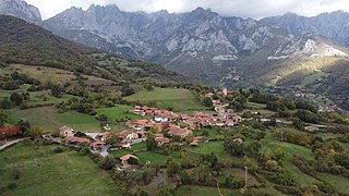 <span class="mw-page-title-main">Mogrovejo</span> Village and neighborhood council in Cantabria, Cantabria, Spain