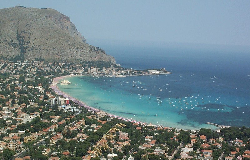 File:Mondello da Monte pellegrino - panoramio.jpg