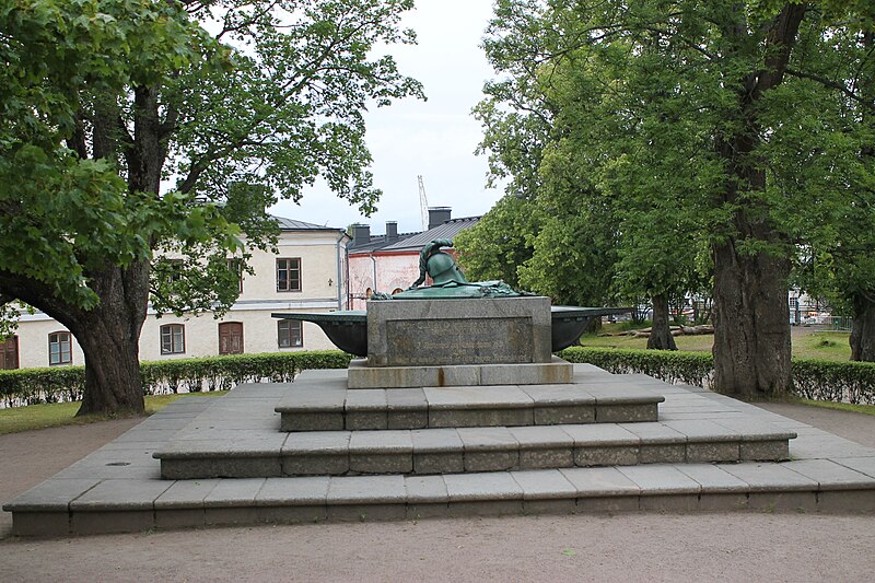 File:Monument, Suomenlinna In Helsinki.jpg