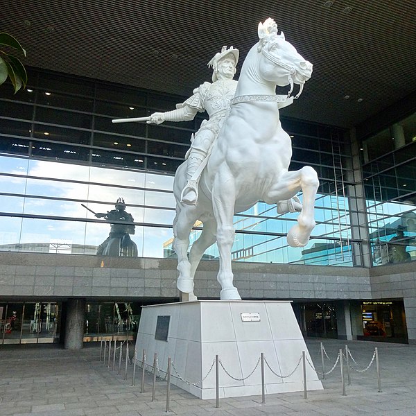 File:Monument to Francesco Sforza in Nagoya Congress Center - 1.jpg