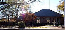 Old City Hall, photographed in 2006 MtnBrookCityHall.jpg