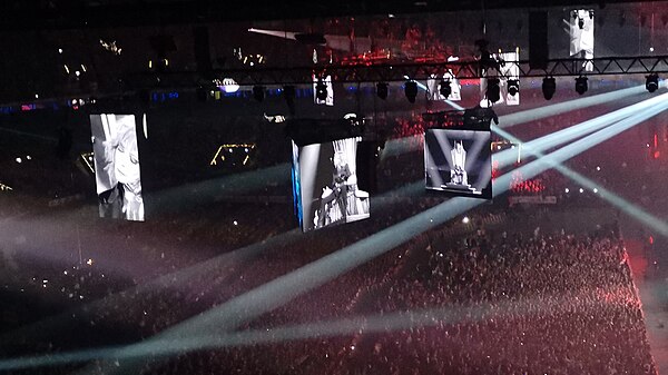 Numerous LED cubes were installed throughout La Défense Arena for the concert.