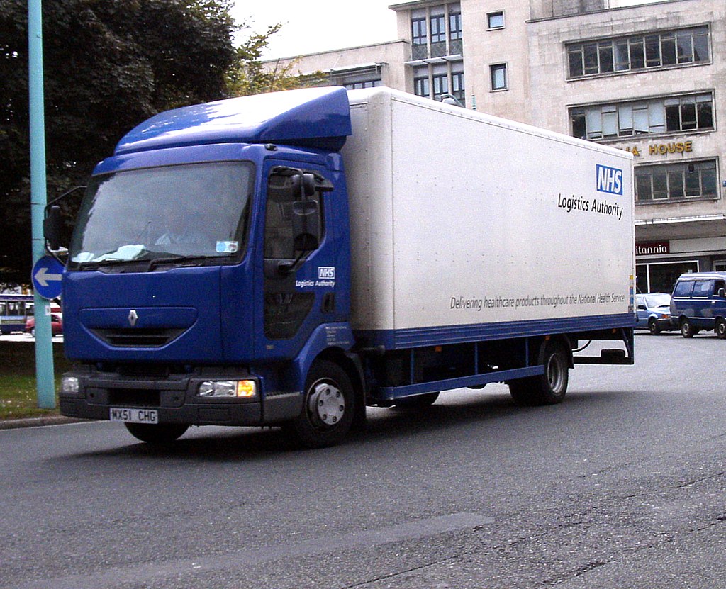 Renault Midlum autocarro 1024px-NHS_Logistics_MX51CHG