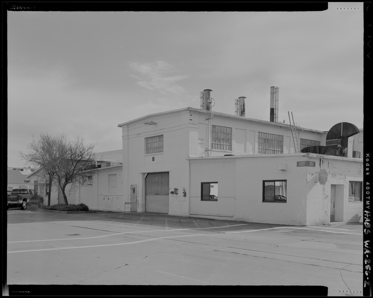 File:NORTH FRONT, NORTHWEST CORNER - Torpedo Storehouse, Second and Dowell Streets, Keyport, Kitsap County, WA HABS WA-256-2.tif