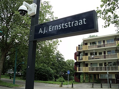 Hoe gaan naar A. J. Ernststraat met het openbaar vervoer - Over de plek