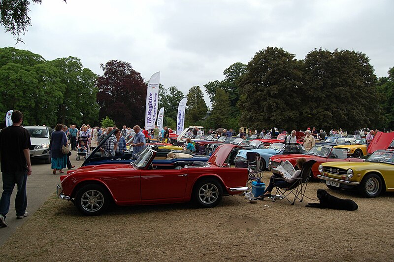 File:Newby Hall Historic Car Rally 2013 (9348245958).jpg