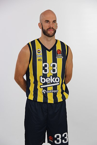 File:Nick Calathes 33 Fenerbahçe Basketball 20220925 (3).jpg