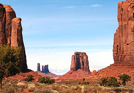 Tập_tin:North_Window_Monument_Valley.jpg