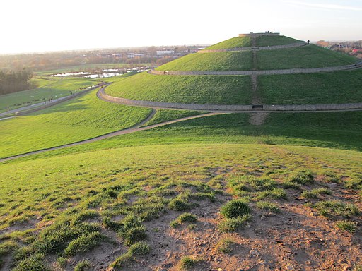 Northala Fields Mounds - the second mound from the first one - geograph.org.uk - 4330144