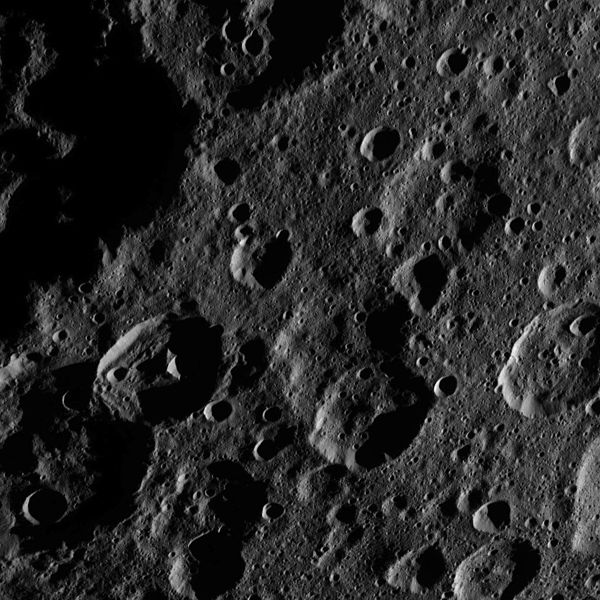 File:PIA19989-Ceres-DwarfPlanet-Dawn-3rdMapOrbit-HAMO-image47-20150922.jpg