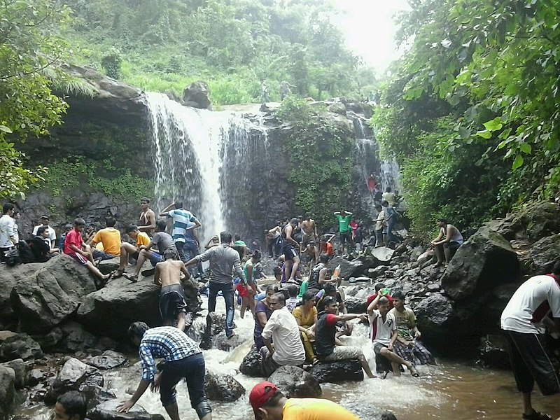 File:Palasdari waterfall.jpg