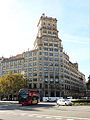 *1945-Passeig de Gràcia 11. En aquest lloc hi havia un papalu propietat de Salvador Samà i de Sarriera, marquès de Vilanova i la Geltrú, i de Salvador Samà i de Torrents, marquès de Marianao.*1949-Passeig de Gràcia 11. Banco Vitalicio de España, assegurances i reassegurances de vida.**Cinema Galerias Condal.**Compañia Comercial de Crédito Sdad. Anónima, prestecs, 5e 2ª.**Empresa Nacional Hidroeléctrica del Ribagorzana Sdad. Anónima.**Grémios Fiscales de Hosteleria i Similares, 4r 3ª.**Mas Brosa (Antoni de P.), arquitecte.**Mas Morell (Ignasi), arquitecte.**Piñol Agulló (Josep), notari.**Sdad. Anónima de Construcciones, construccions i obres.**Viajes Cafranca, agència de viatges i turisme.