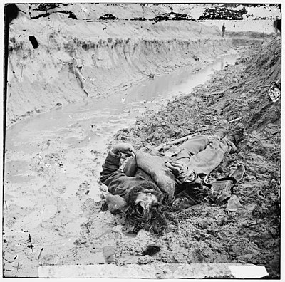 Petersburg, Virginia. Dead Confederate soldier in trenches of Fort Mahone LOC cwpb.02562.jpg