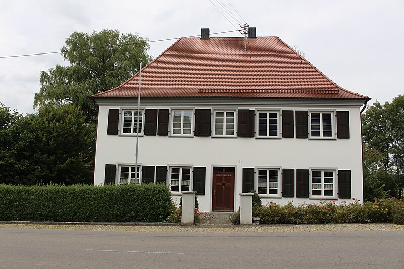 File:Pfarrhaus Winterstettendorf 01.JPG