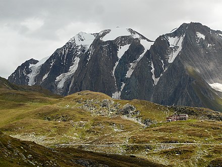 Ausblick vom Pfitscher Joch zur Hochfernerspitze (mountain pass in main chain of the Alps, range Zillertaler Alpen)