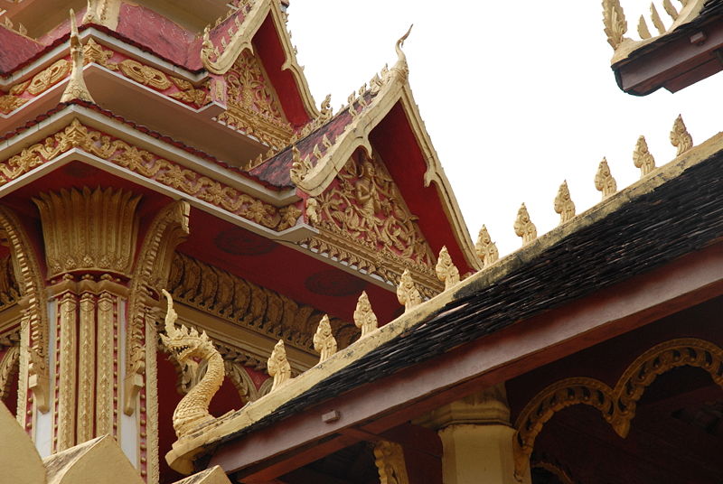 File:Pha That Luang toits.JPG