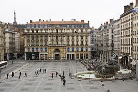 Place des Terreaux réhabilitée en ondes de lumière, Lyon