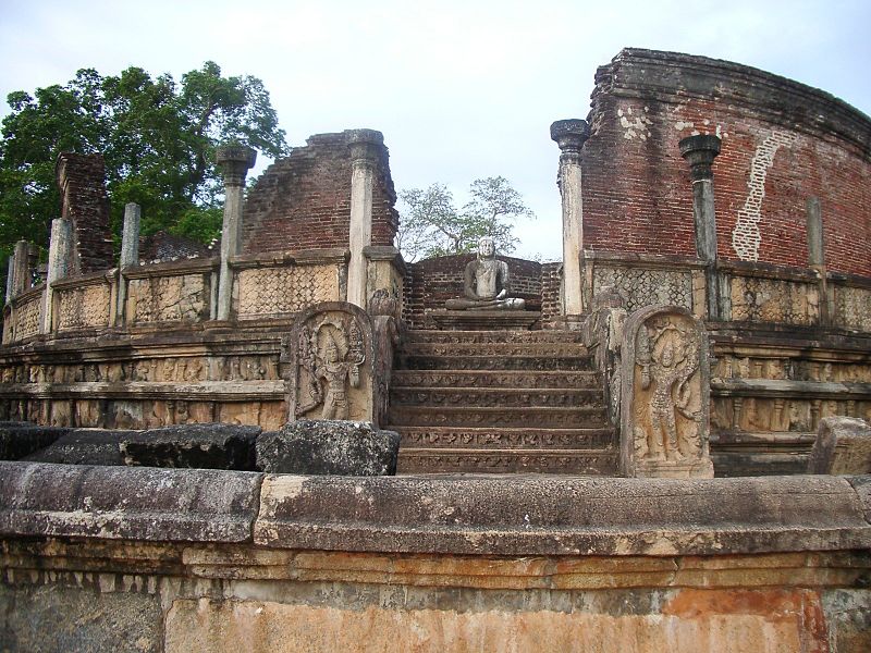 File:Polonnaruwa-temple11.jpg
