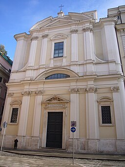 Fasaden vid Piazza di Sant'Apollinare.