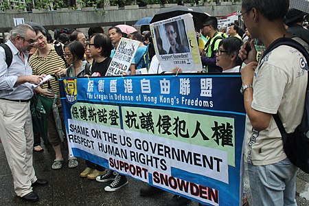 Manifestantes marchan en Hong Kong para apoyar a Edward Snowden 10.jpg