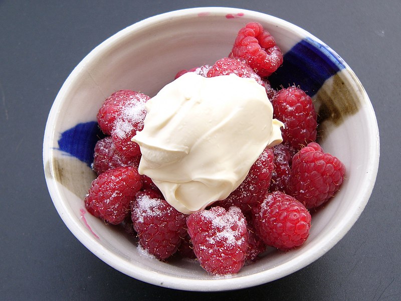 File:Raspberries with crème fraîche and sugar.jpg