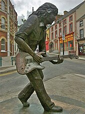 Statue de Rory Gallagher à Ballyshannon.