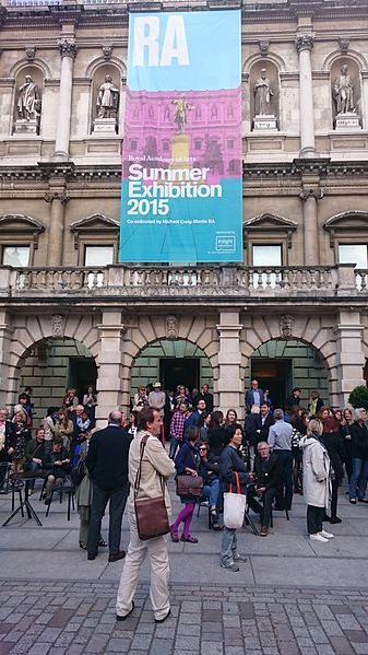 File:Royal academy summer exhibition varnishing day 2015 outside Burlington House 2.jpg
