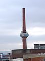 Industrieschornstein der Fichtel&Sachs, heute Standort Schweinfurt der de:ZF Friedrichshaben; der verbreiterte Bereich in der Mitte ist ein Wasserbehälter, errichtet aus Ziegeln, Beton und Stahl 1917. Heute als Antennenmast genutzt. This is a picture of the Bavarian Baudenkmal (cultural heritage monument) with the ID D-6-62-000-45 (Wikidata) Camera location 50° 01′ 58.41″ N, 10° 12′ 34.75″ E  View all coordinates using: OpenStreetMap