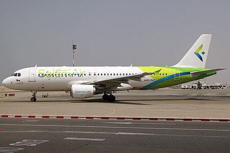 ไฟล์:SalamAir_Airbus_A320_(A4O-OVC)_at_Muscat_Airport.jpg