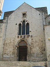 La facciata della chiesa di San Francesco la Scarpa