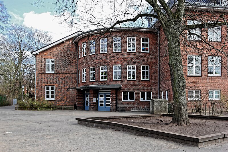 File:Schule Frohmestraße in Hamburg-Schnelsen, Altbau (03).jpg