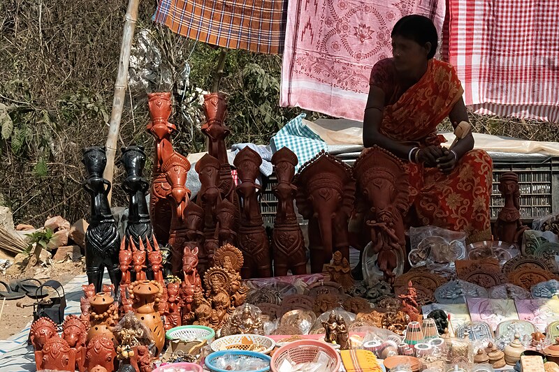 File:Selling of handicrafts.jpg