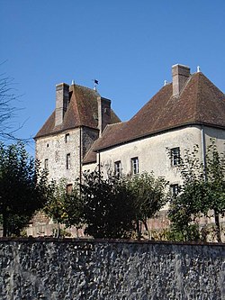 Senonches chateau face sud.JPG