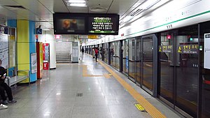 Seoul-metro-229-Bongcheon-station-platform-20181121-123340.jpg