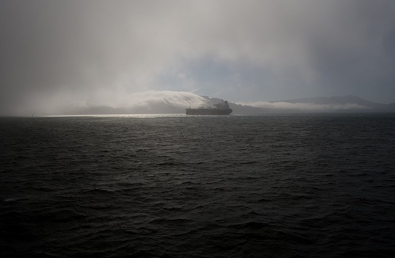 File:Ship in the SF Bay fog (40406).jpg