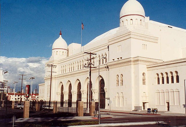 The Shrine Auditorium in 1990, before the 2002 renovations.