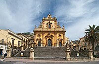 Duomo of San Pietro in front of the Antica Dolceria. Sicilia Modica7 tango7174.jpg