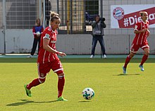 Laudehr im Trikotdes FC Bayern München (2017)