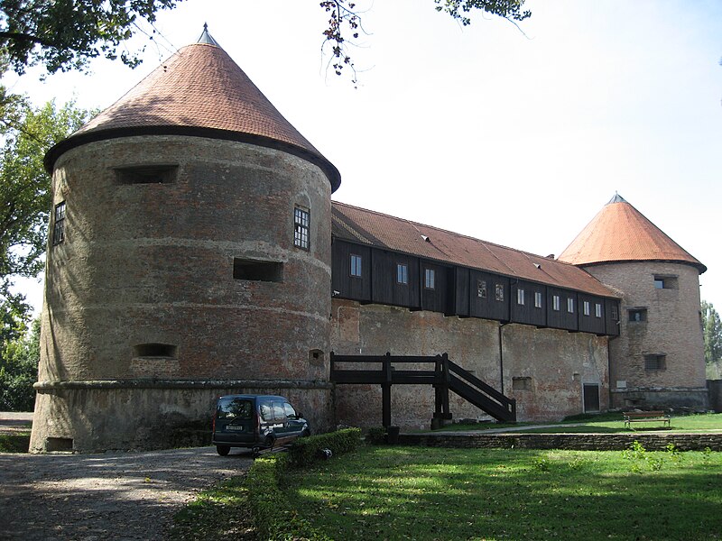 File:Sisak fortress.jpg