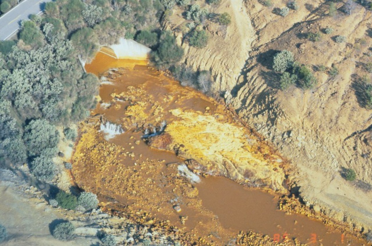 Плотина золота. Кислотный дренаж Шахты. Спринг крик. Acid mine Drainage. Iron Mountain mine.