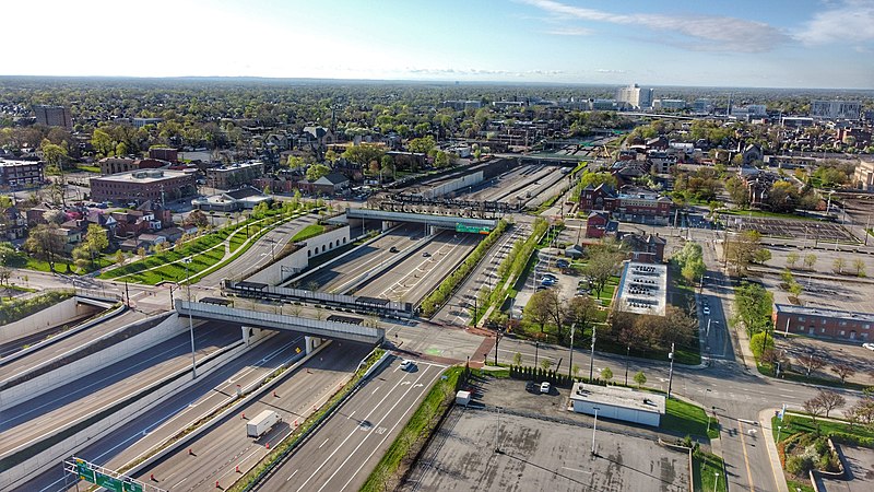 File:Spring and Long St bridges.jpg