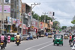 Downtown Embilipitiya: Pallegama-Modarawana Road