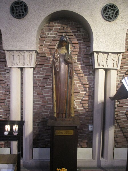 File:Statue de sainte Odile.jpg