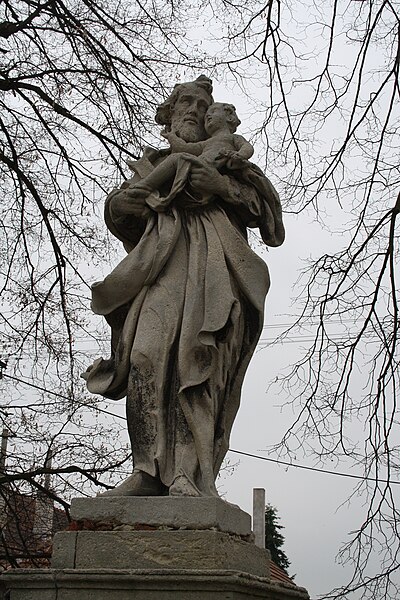 File:Statue of Saint Joseph with baby in Budišov, Třebíč District.jpg